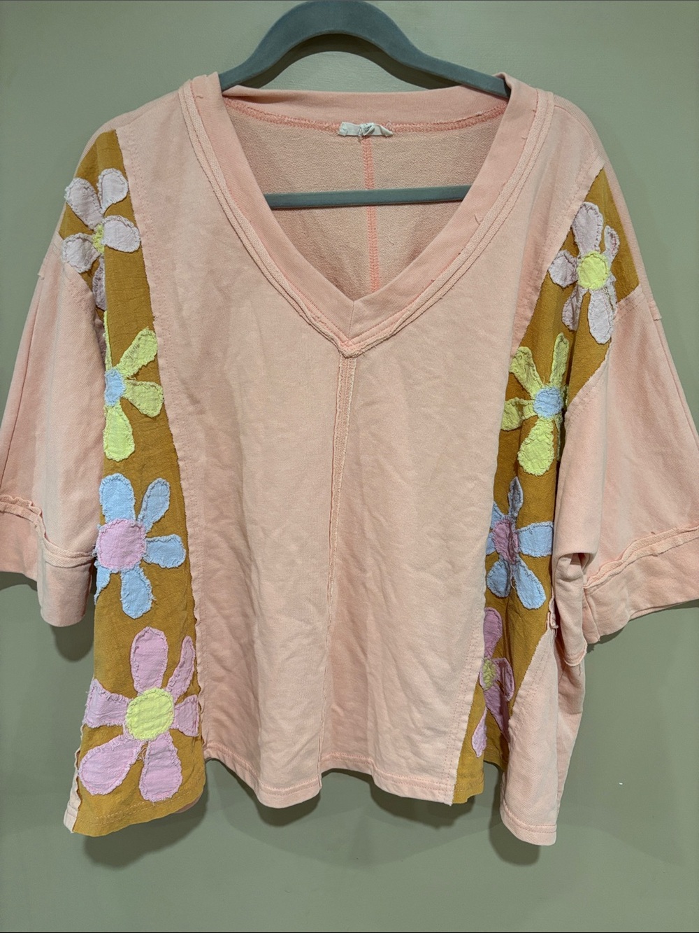 Easel patchwork daisy oversized tee - Picture 2 of 4